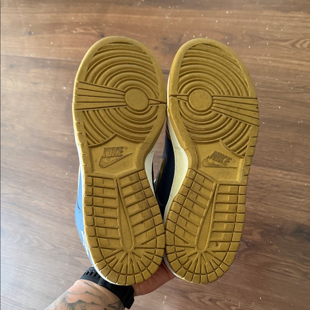 Nike SB Dunk Low supreme Blue and Gold Sneakers - Picture 3 of 7